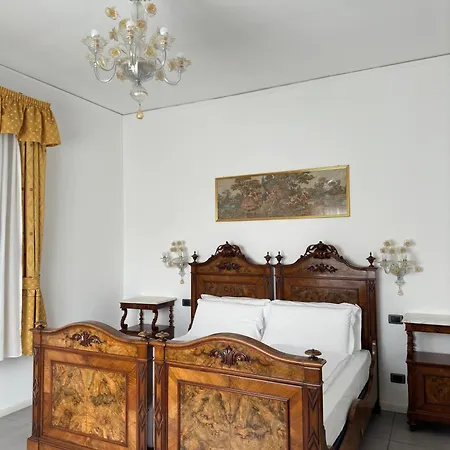 Venetian Mood: Secret Garden Apartment