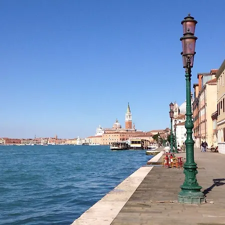 Venetian Mood: Secret Garden Apartment Venice