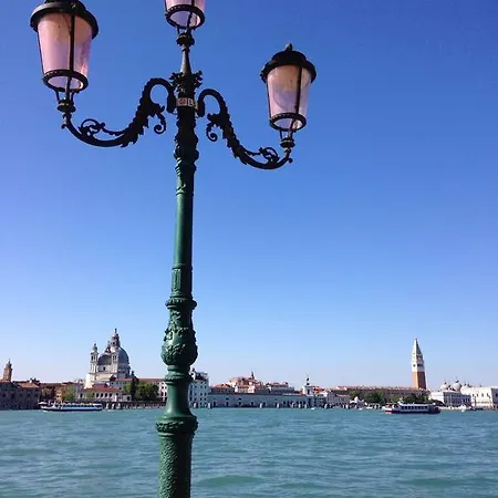 Venetian Mood: Secret Garden Apartment