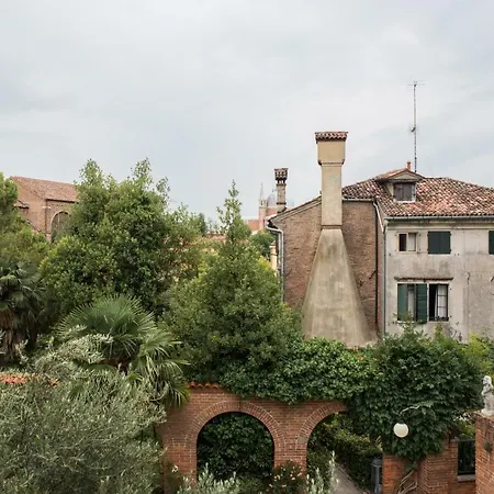 Venetian Mood: Secret Garden Apartment Venice
