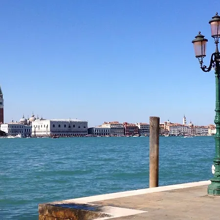 Venetian Mood: Secret Garden
